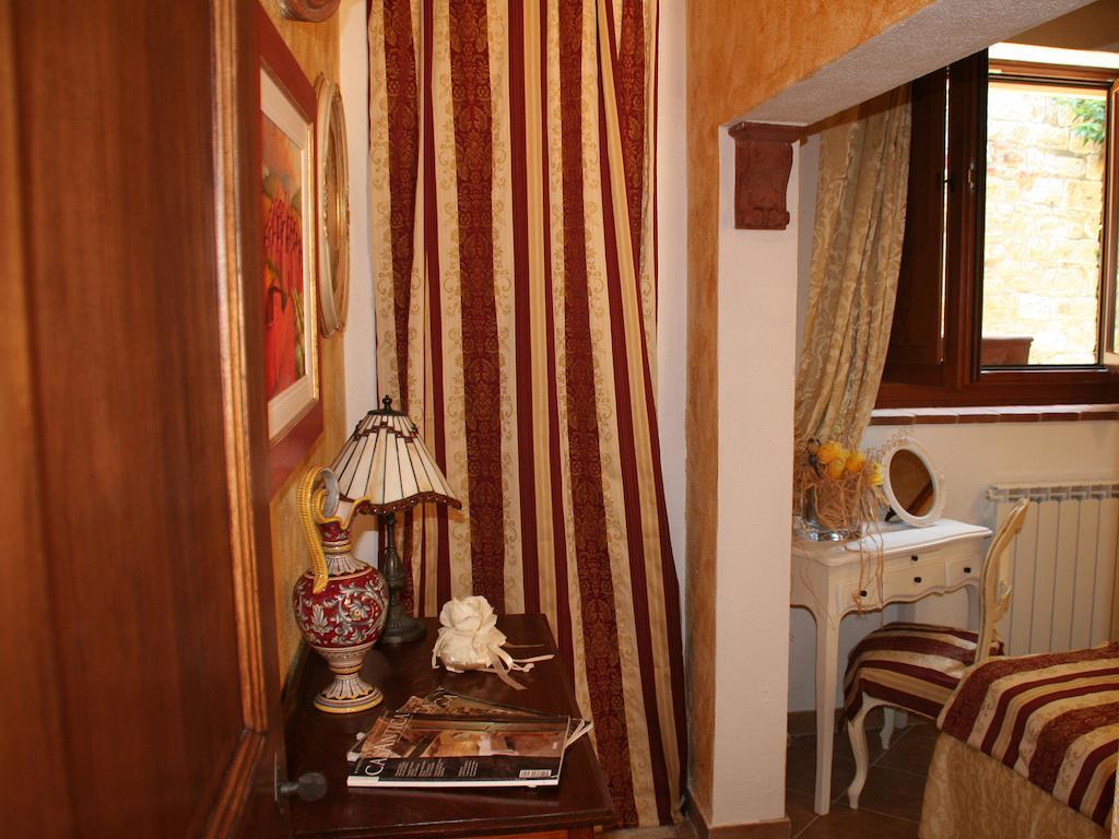 מלון טודי La Piazzetta Del Borgo חדר תמונה